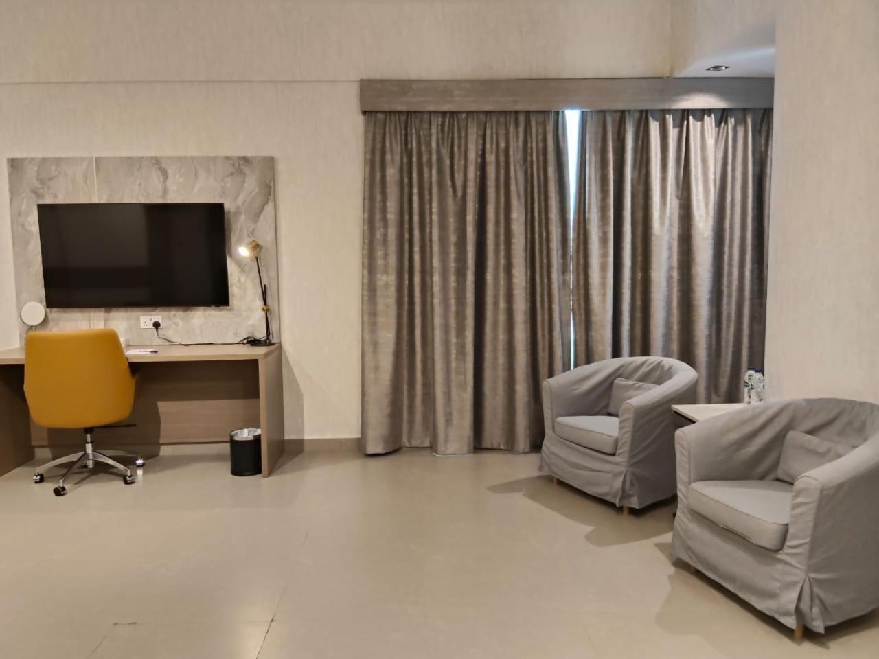 Vogo Grand Hotel Formerly Best Western Plus Hotel Dubai Academic City Exterior foto